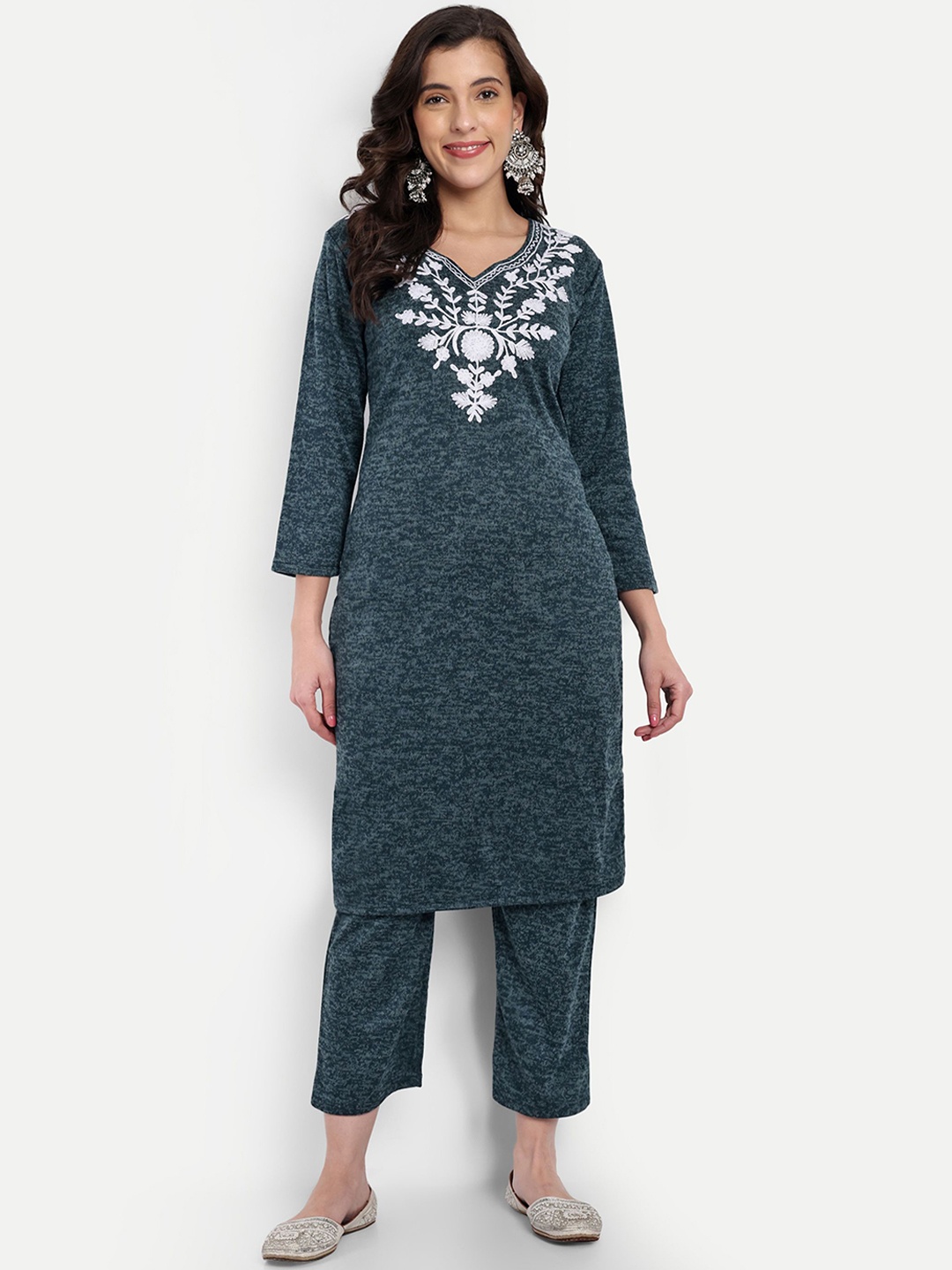 

FNOCKS Floral Embroidered Kurta With Trousers, Grey