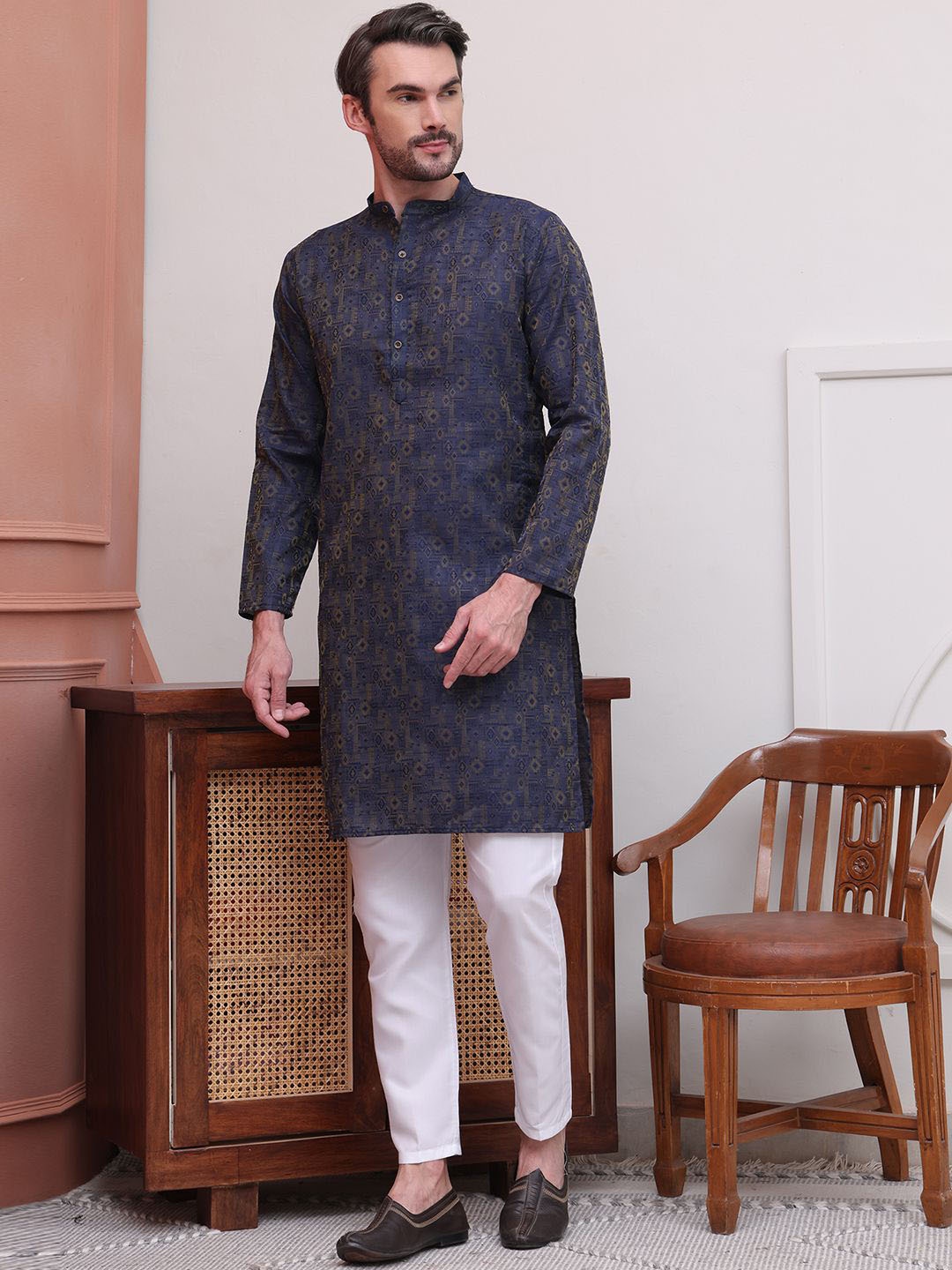 

Anouk Geometric Woven Design Jacquard Weave Silk Cotton Straight Kurta with Pyjamas, Navy blue