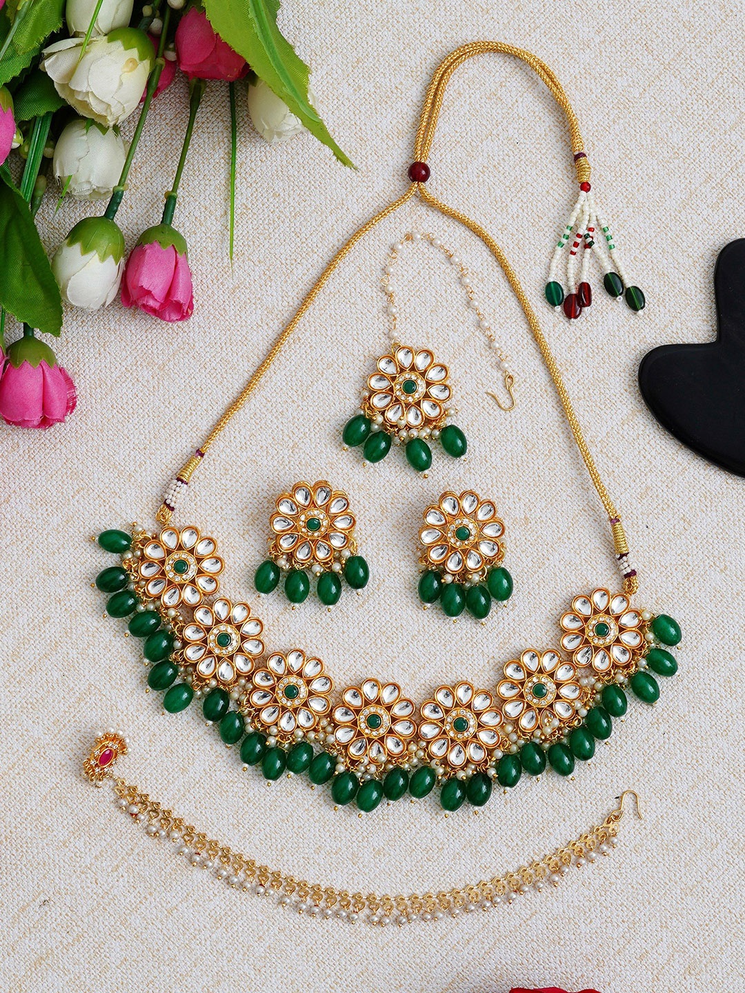 

ahoora Gold Plated Kundan Stone Studded & Beaded Jewellery Set