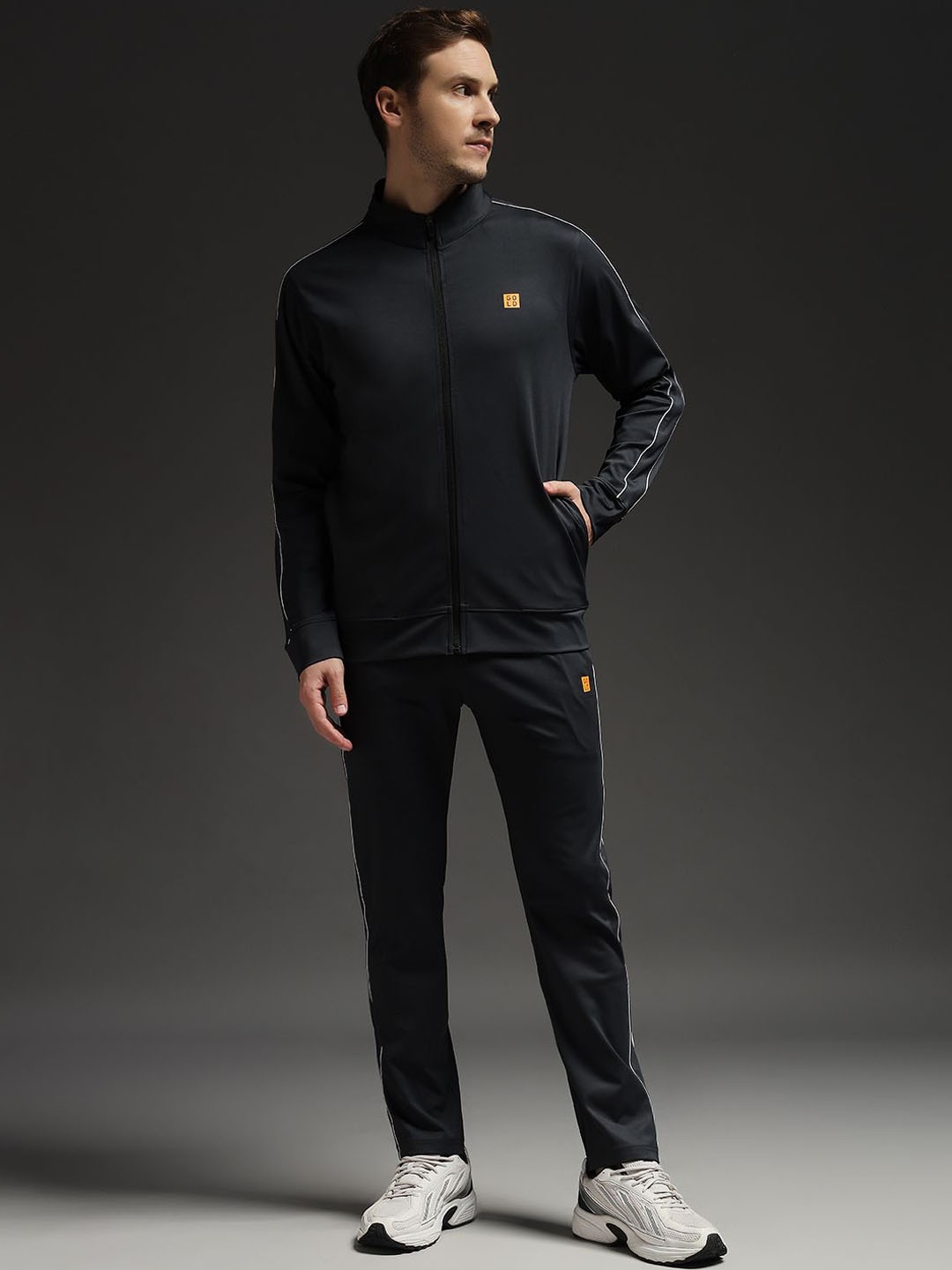 

FCK GOLD Men Mock Collar Mid Rise Long Sleeves Tracksuits, Black