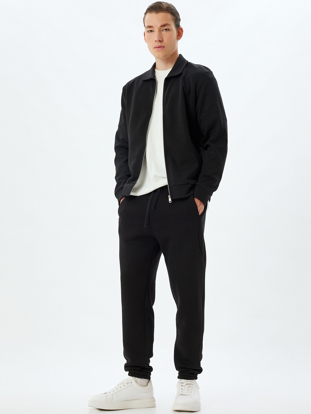 

Koton Men Mid Rise Joggers, Black