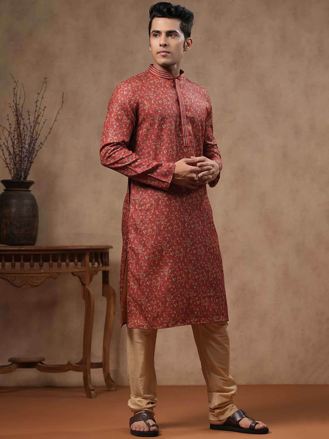 

Ethnic India Floral Printed Mandarin Collar Long Sleeves Regular Straight Kurta, Red