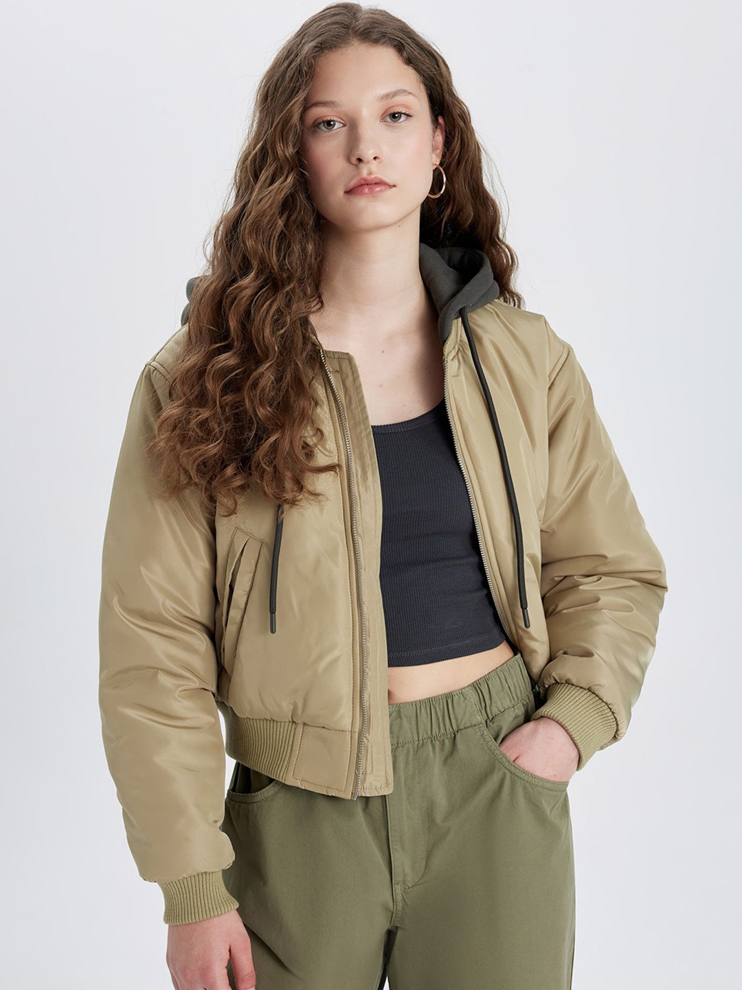 

DeFacto Women Crop Puffer Jacket, Na