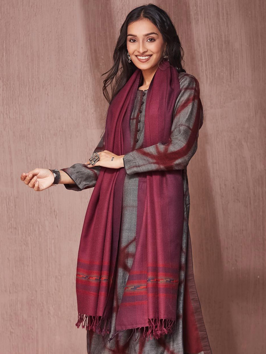 

Fabindia Women Stole, Burgundy