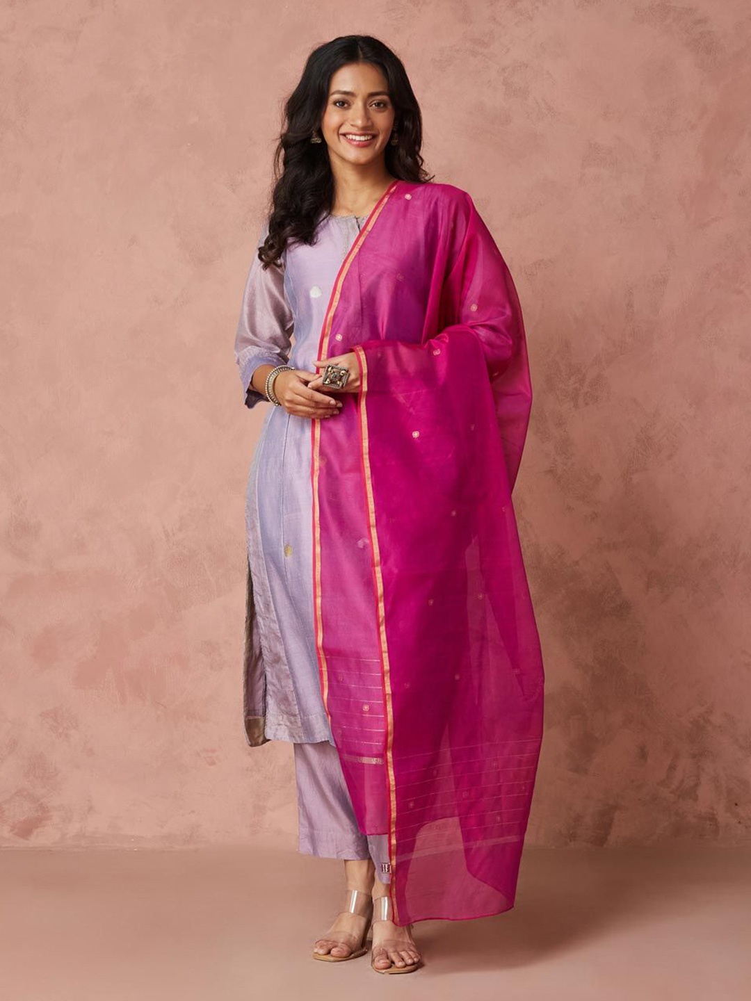 

Fabindia Woven Design Dupatta With Zari, Magenta