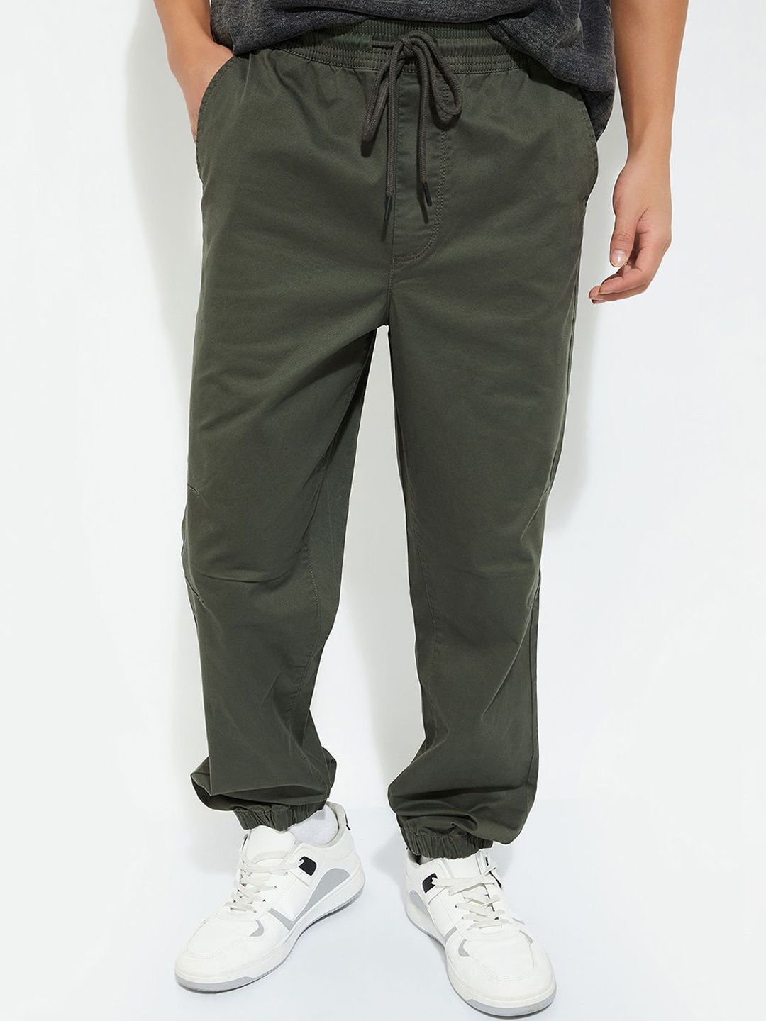 

max URB_N Men Solid Jogger Trousers, Green