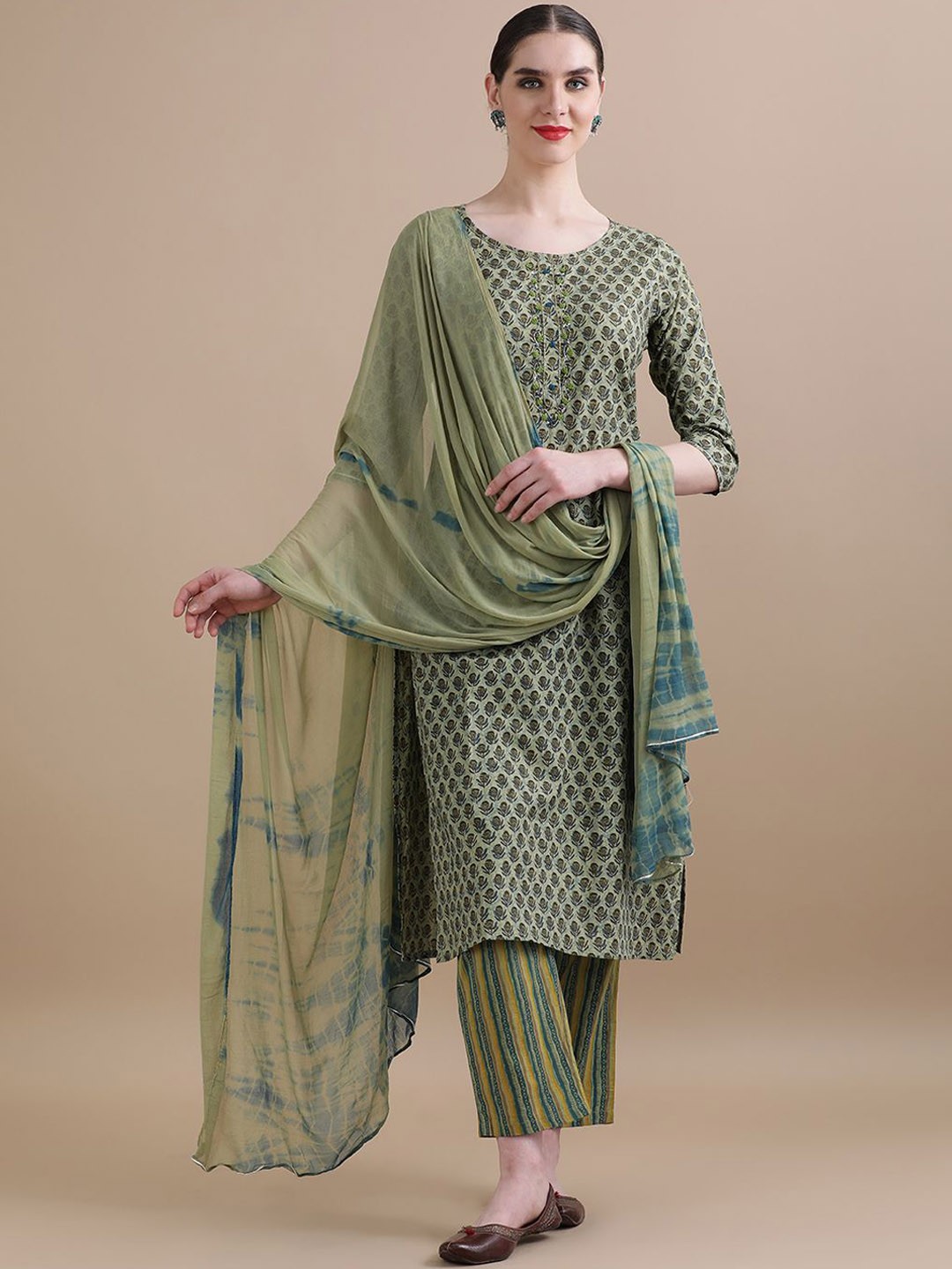 

Jaipur Kurti Green Floral Printed Thread Work Pure Cotton Kurta with Trousers & Dupatta
