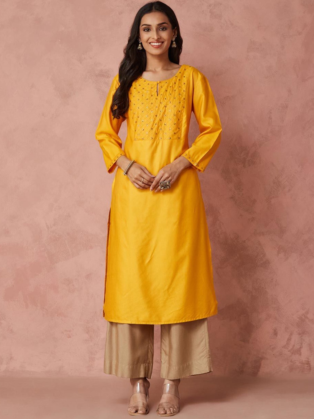 

Fabindia Geometric Embellished Sequinned Regular Straight Kurta, Yellow