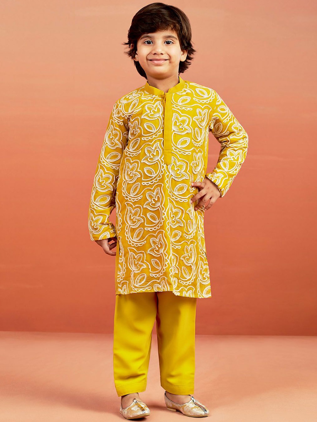 

VASTRAMAY Boys Floral Embroidered Mandarin Collar Regular Georgette Kurta With Pyjama, Mustard