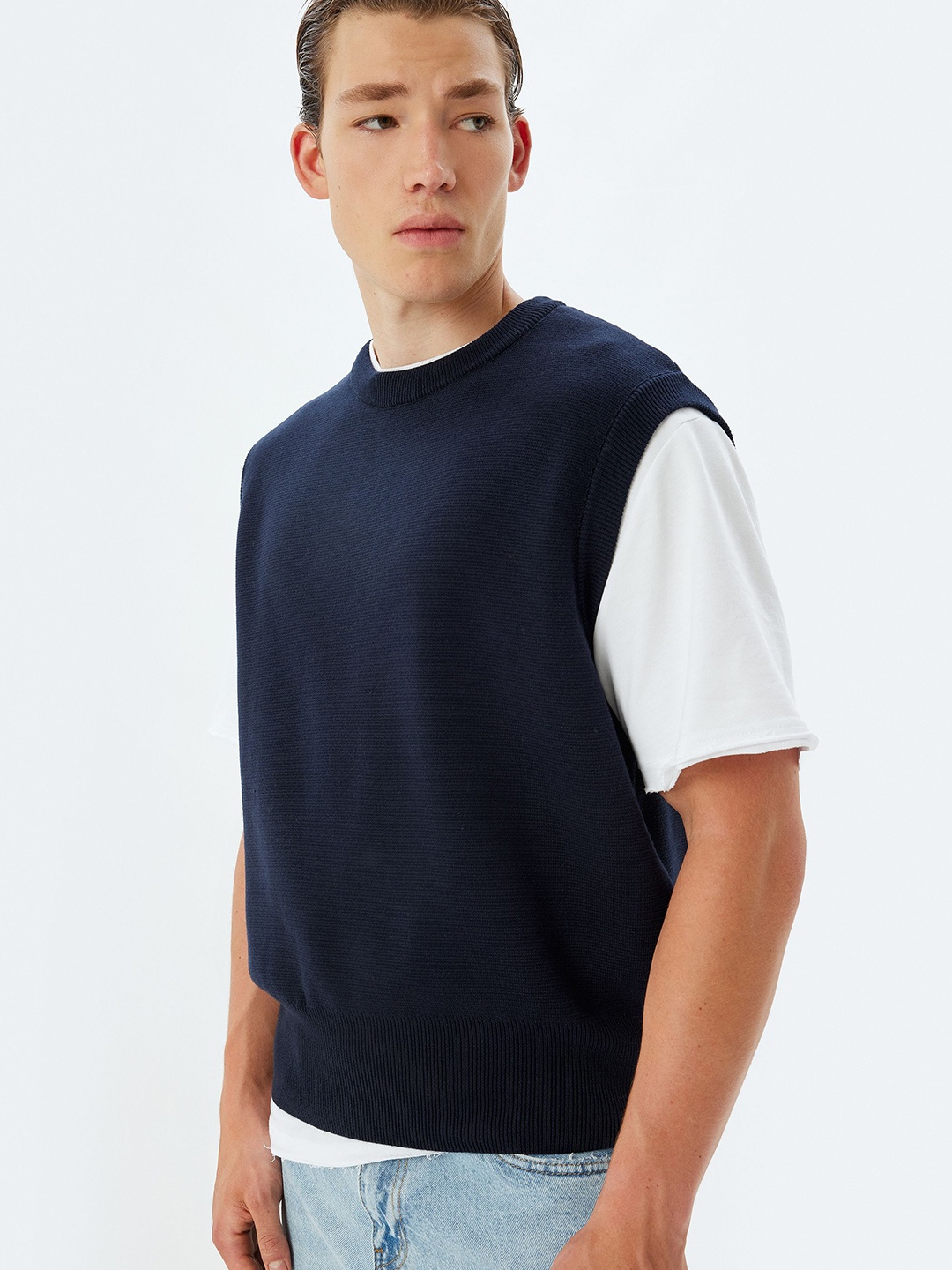 

Koton Men Sleeveless Vest Sweater, Navy blue