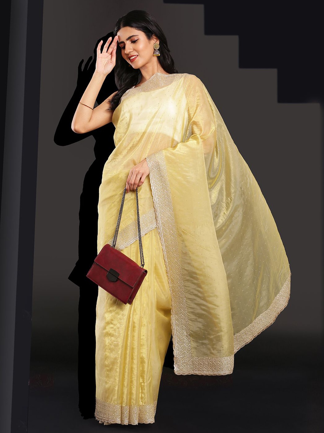 

Kalyan Silks Embellished Sequinned Organza Jamdani Saree, Yellow