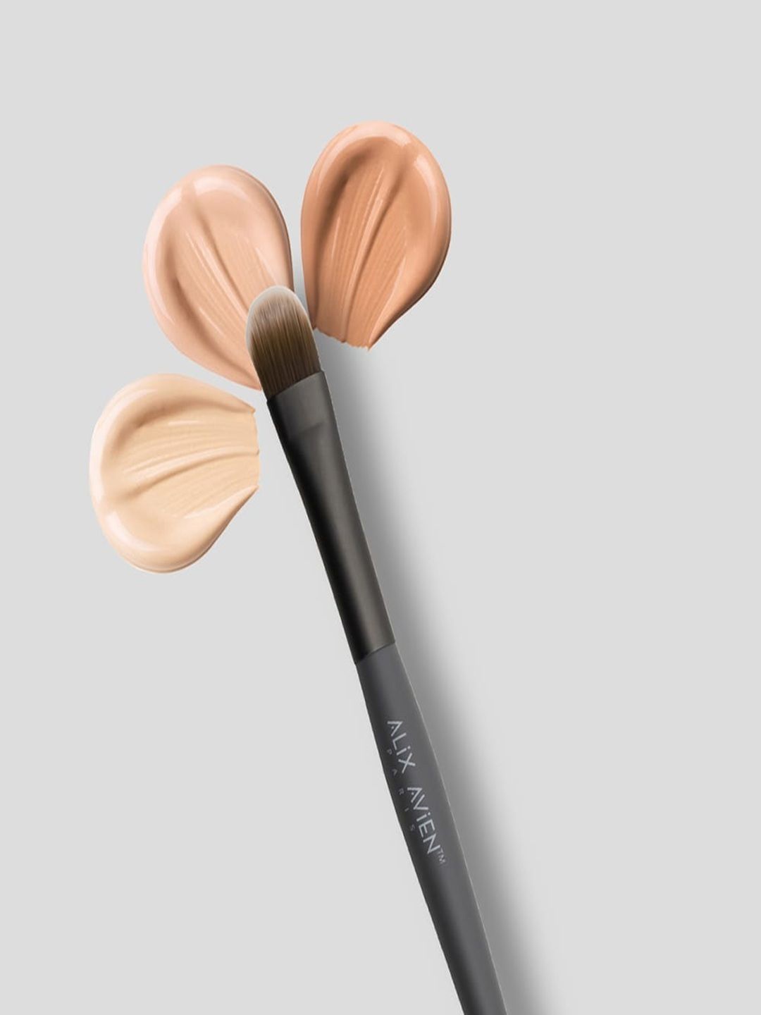 

ALIX AVIEN PARIS Cruelty Free Concealer Brush, Brown