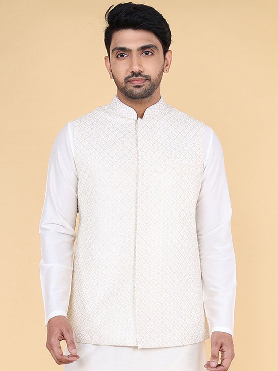 

ZOIS Men Embroidered Woven Nehru Jacket, Cream