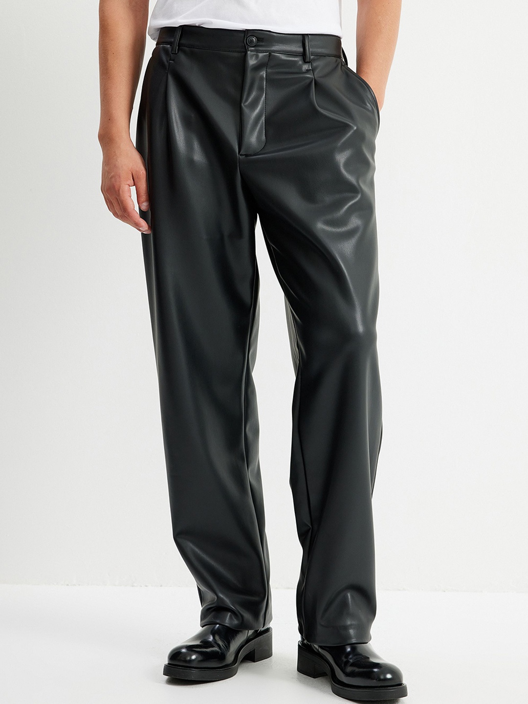 

Koton Men Regular Fit Mid-Rise Trousers, Black