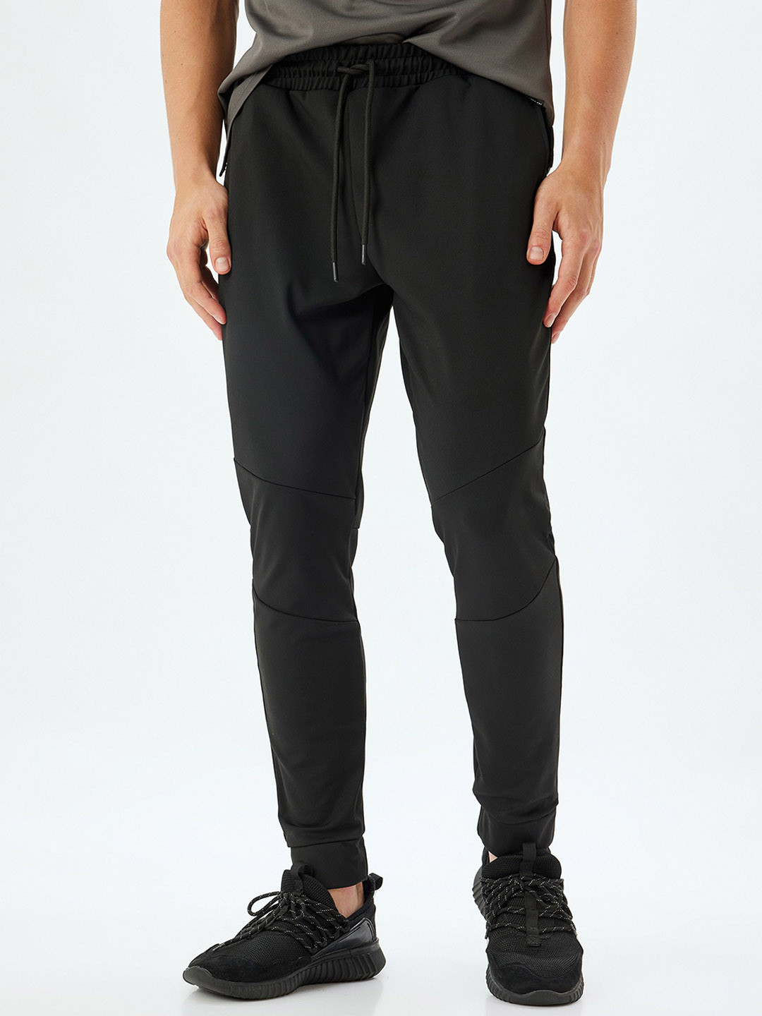 

Koton Men Mid Rise Regular Fit Joggers, Black