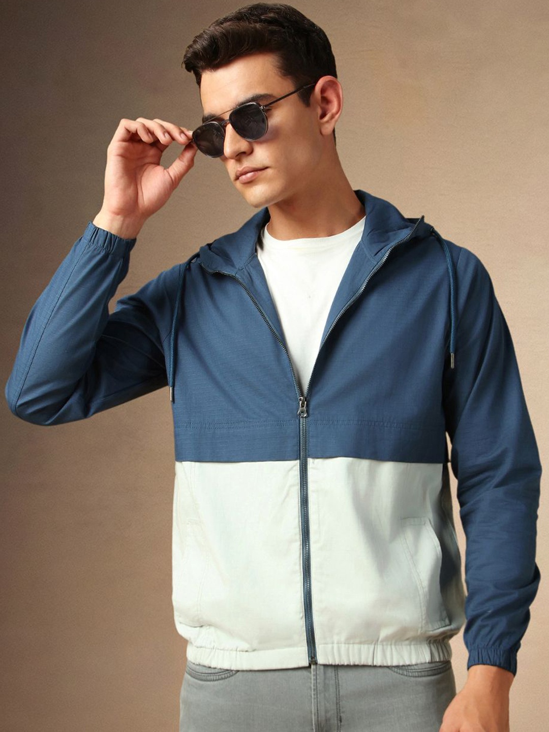 

Dennis Lingo Men Colourblocked Puffer Jacket with Embroidered, Navy blue