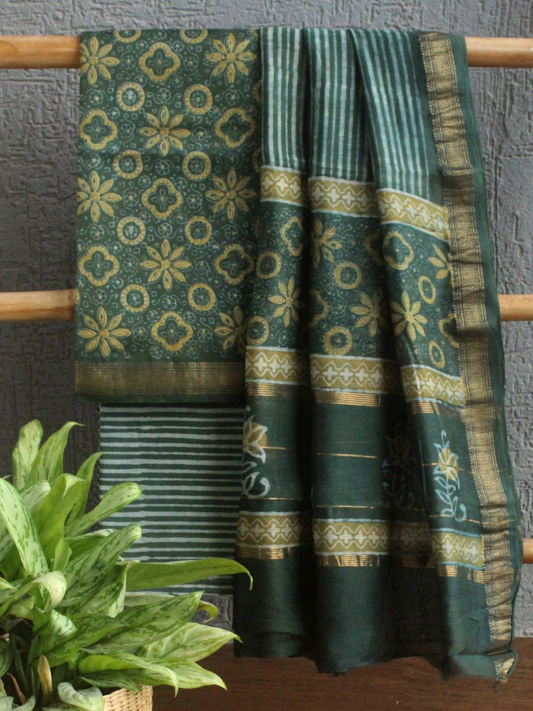 

Weaves of Tradition Floral Printed Unstitched Dress Material, Green