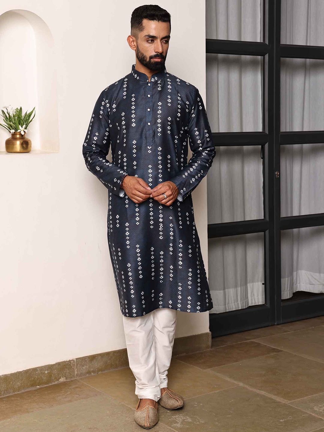 

Ethnic India Bandhani Printed Mandarin Collar Straight Kurta, Navy blue