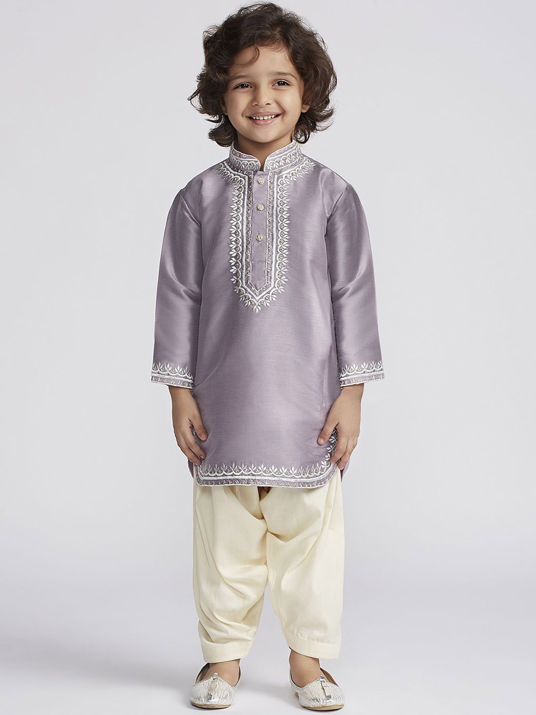 

VASTRAMAY Boys Floral Yoke Design Thread Work Straight Kurta with Patiala, Purple