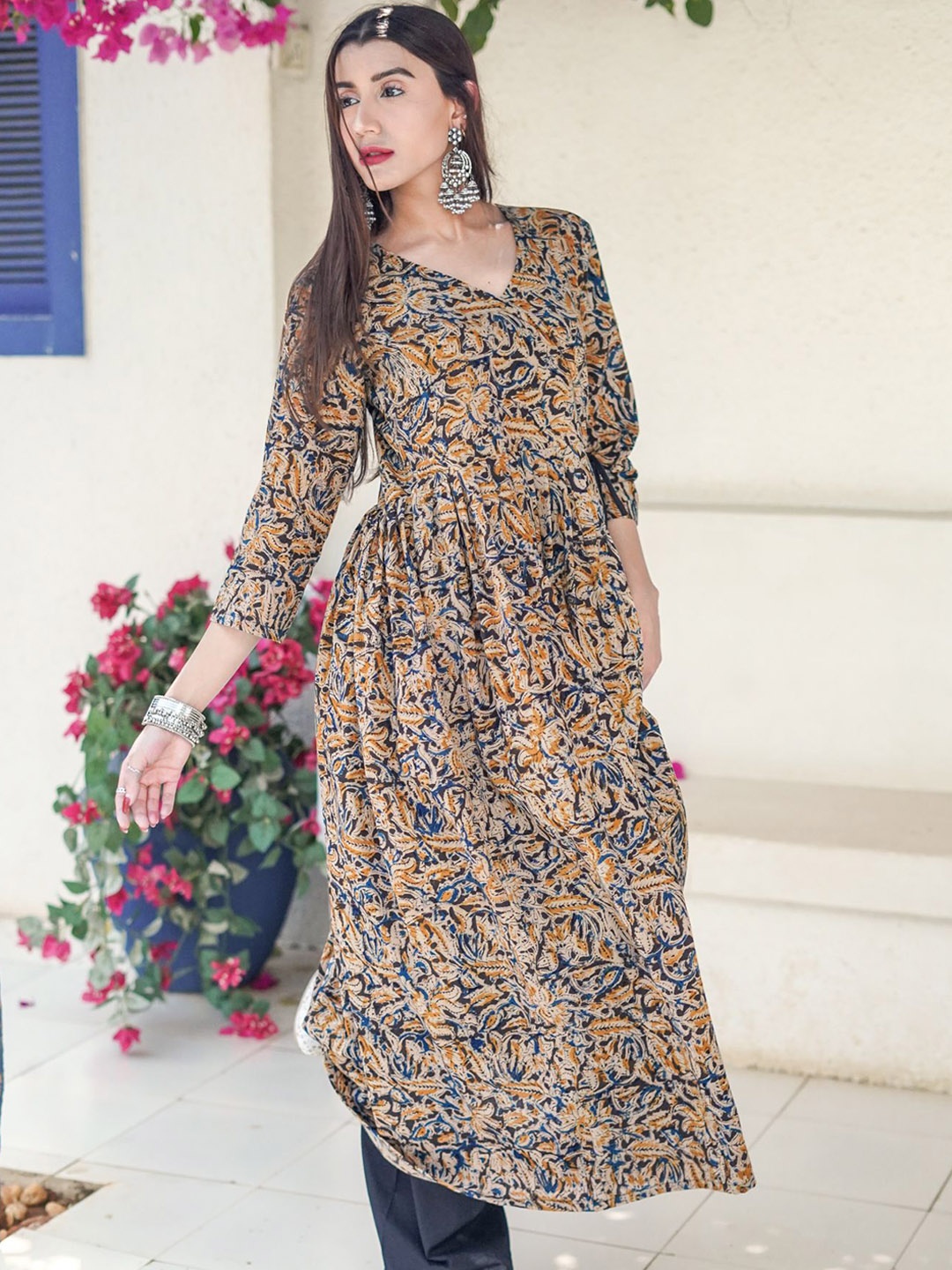 

GO BOUJEE Floral Printed V-Neck Pure Cotton A-Line Kurta With Palazzos, Black
