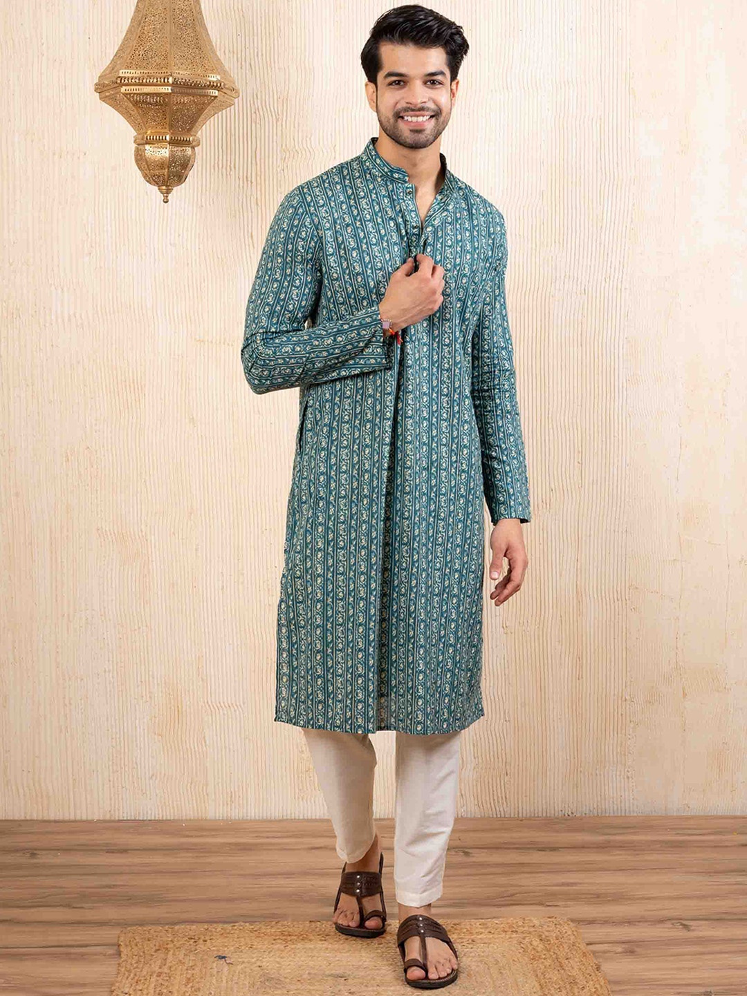 

Ethnic India Ethnic Motifs Printed Mandarin Collar Straight Kurta, Turquoise blue