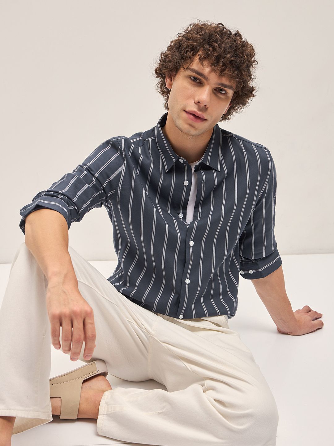 

THE BEAR HOUSE Men Spread Collar Vertical Striped Cotton Slim Fit Casual Shirt, Grey