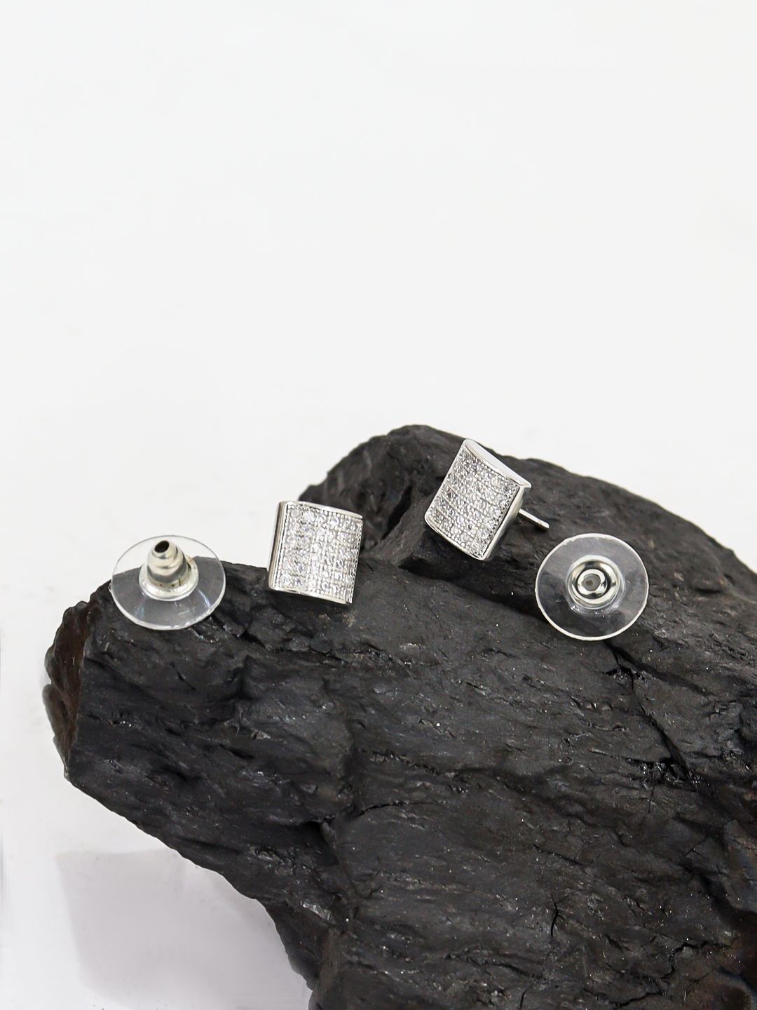

FIMBUL Men Stainless Steel Silver Plated Cubic Zirconia Studded Square Studs