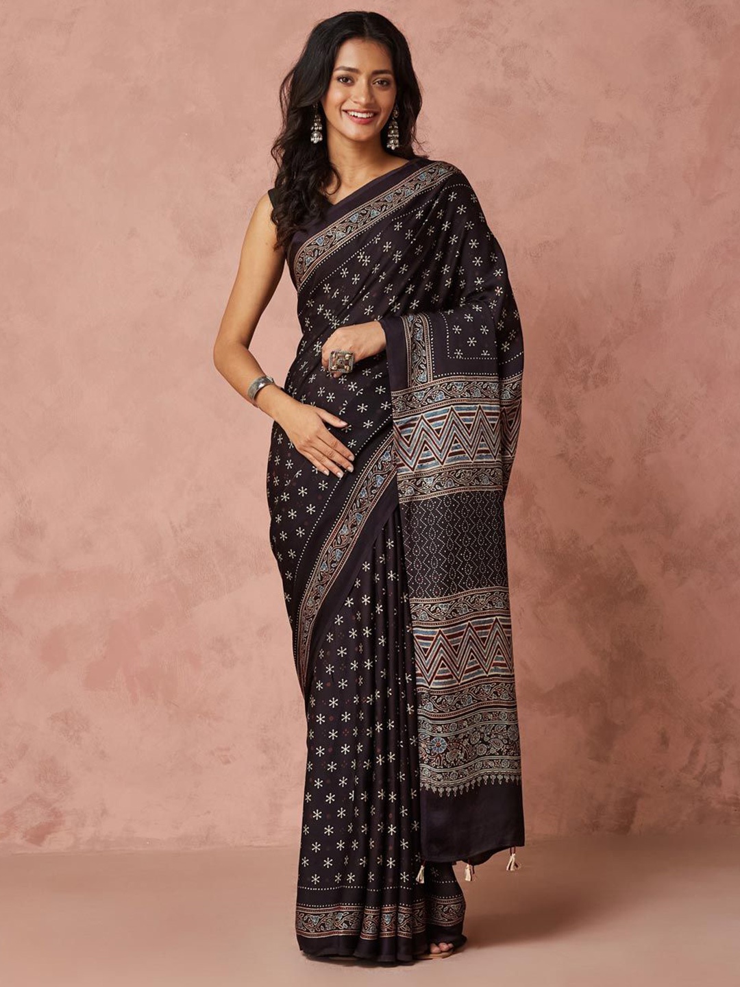 

Fabindia Ethnic Motifs Printed Saree, Black