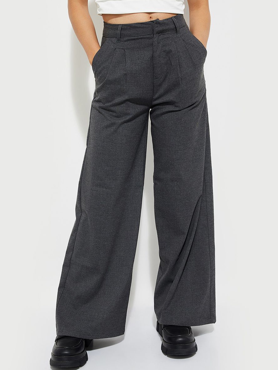 

max Women Regular Fit Mid-Rise Parallel Trousers, Grey