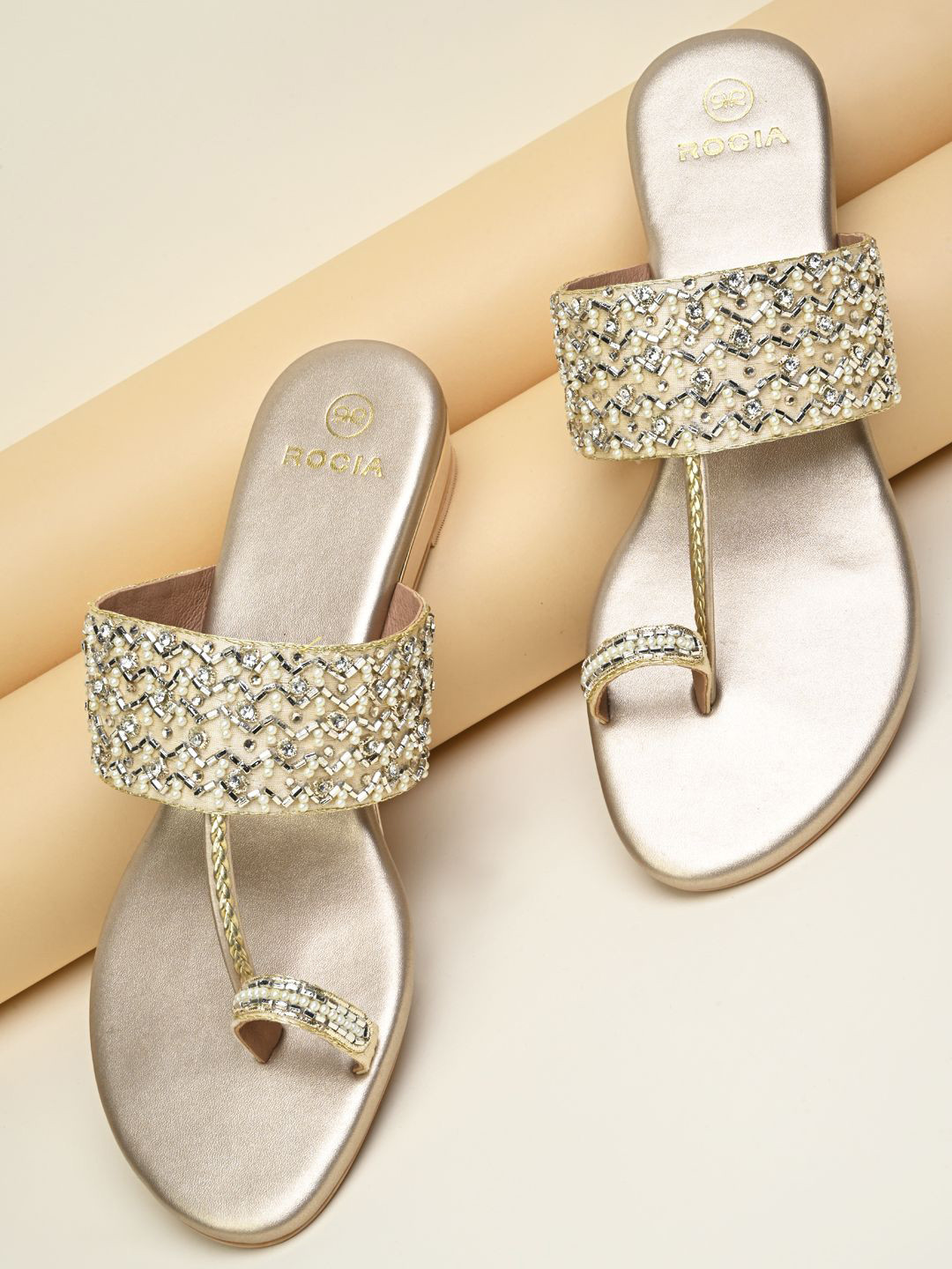 

Rocia Women Embellished Ethnic One Toe Flats, Gold