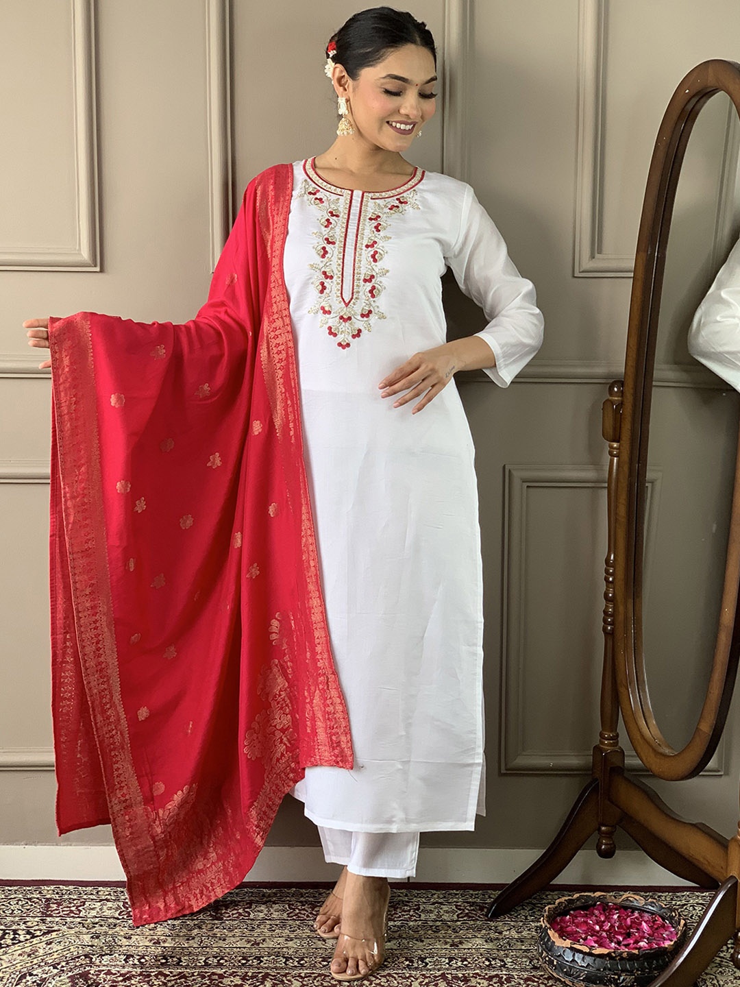 

BESUCHER Floral Embroidered Round Neck Chanderi Silk Kurta With Trouser With Dupatta, Off white