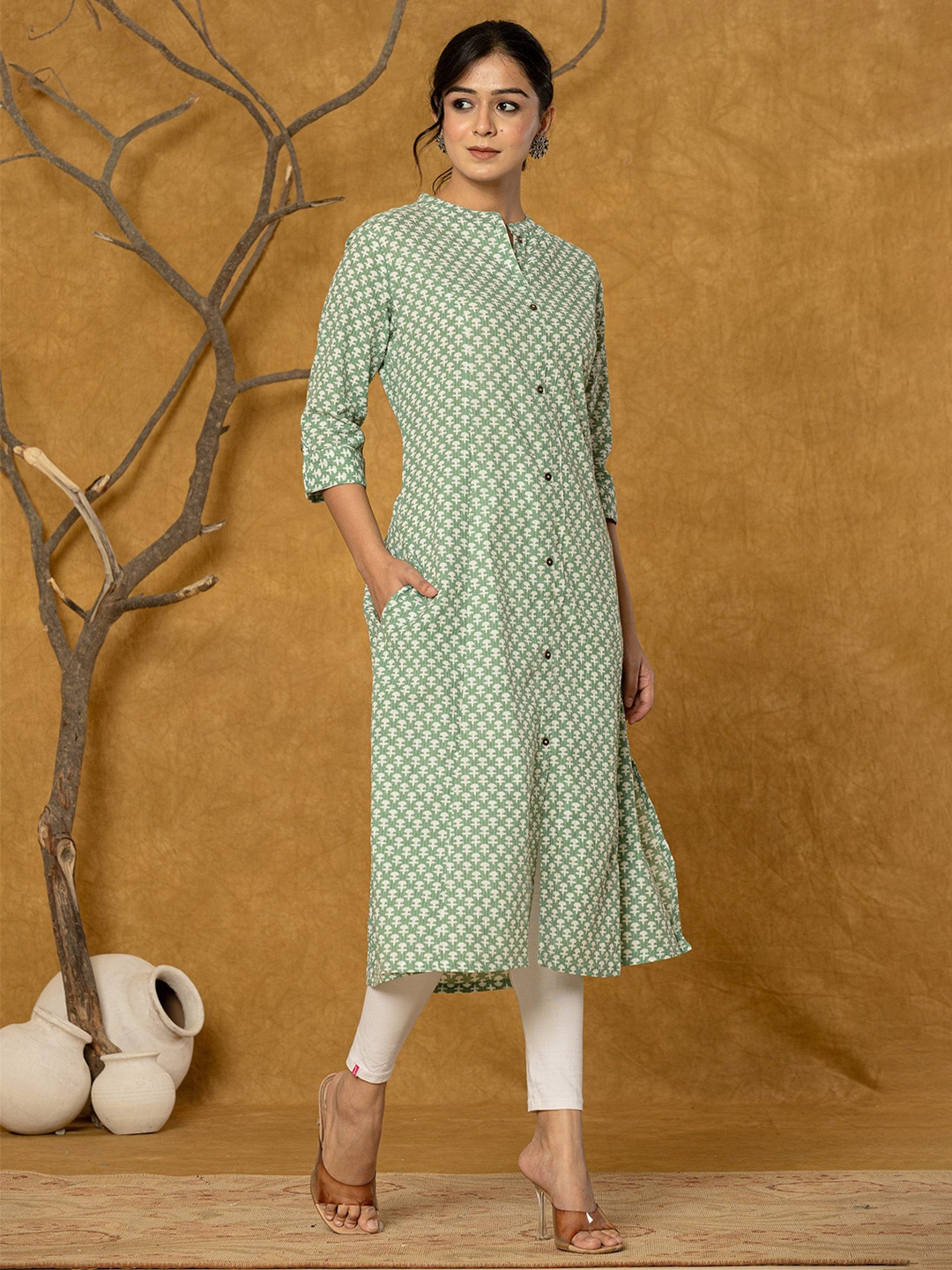 

DE CAMA Women Cotton Mandarin Collar Geometric Printed Straight Kurta, Green