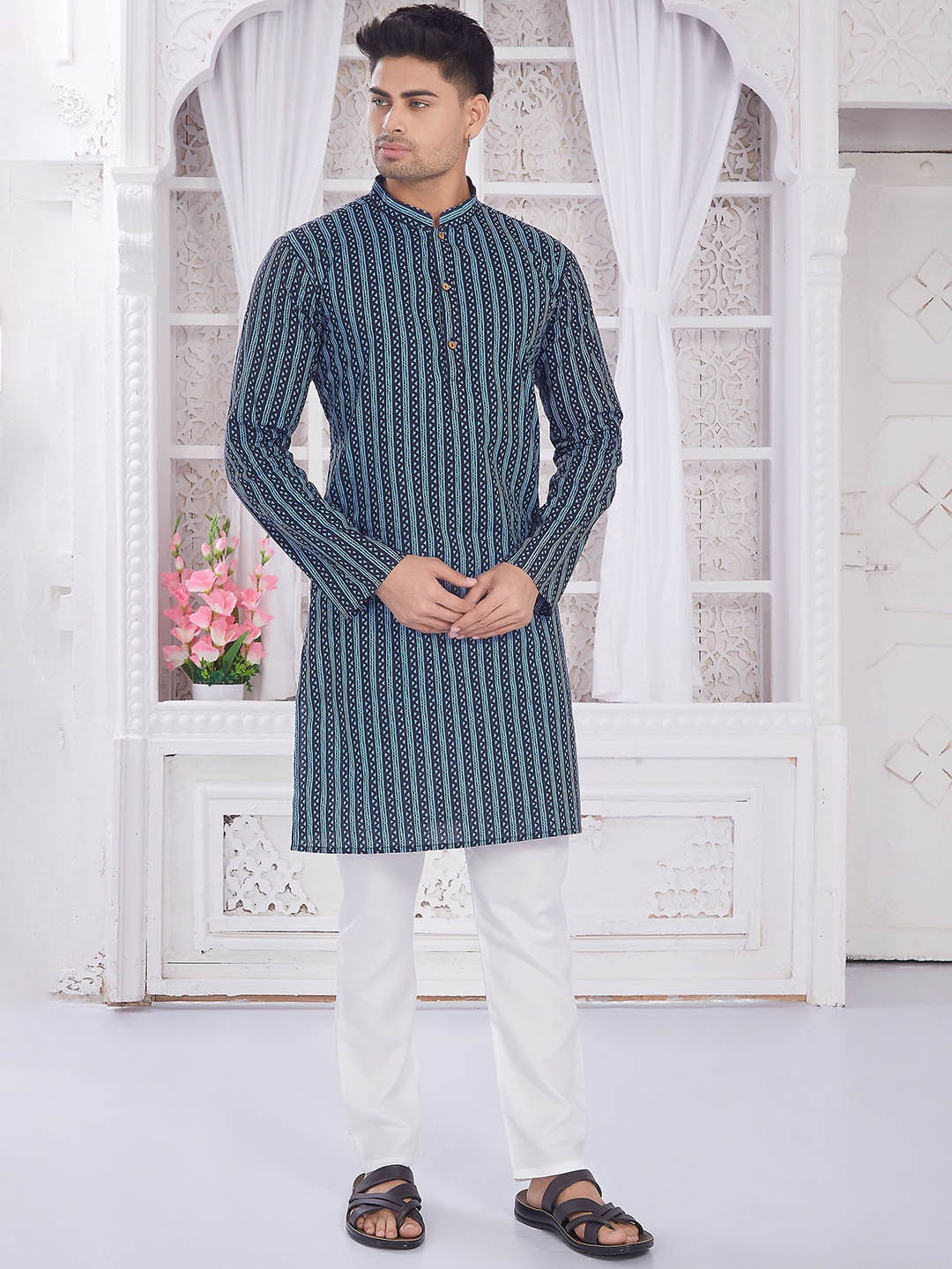 

DIVISIVE Geometric Printed Mandarin Collar Long Sleeves Pure Cotton Straight Kurta, Navy blue