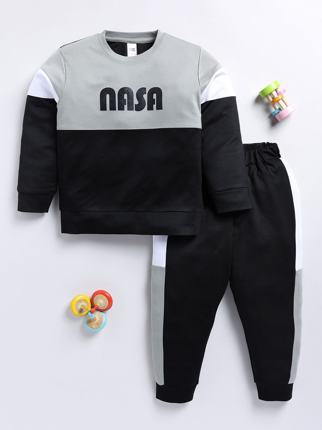 

BAESD Boys Colourblocked Round Neck Long Sleeves Pure Cotton Sweatshirt With Jogger, Grey