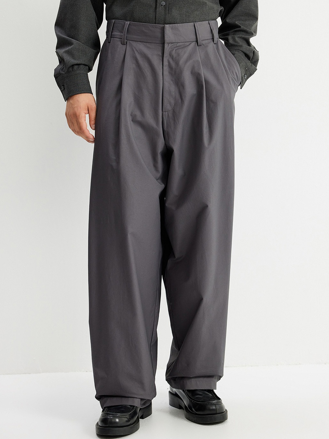 

Koton Men Mid-Rise Loose Fit Anti Fit Trousers, Grey