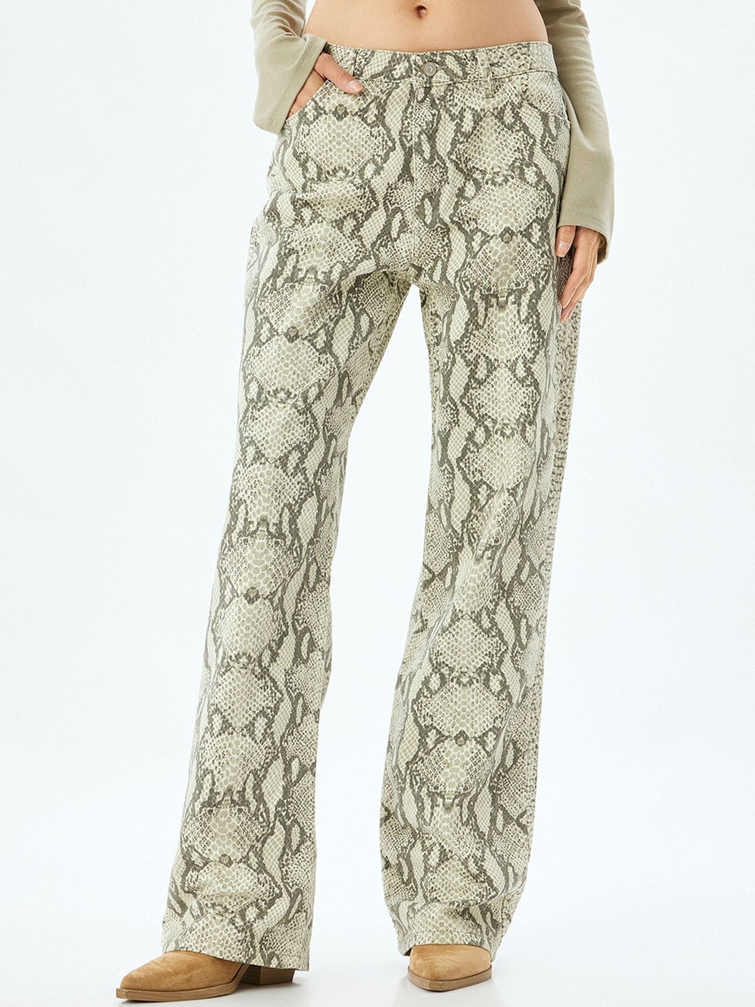 

Koton Women Floral Printed Straight Fit Trousers, Beige