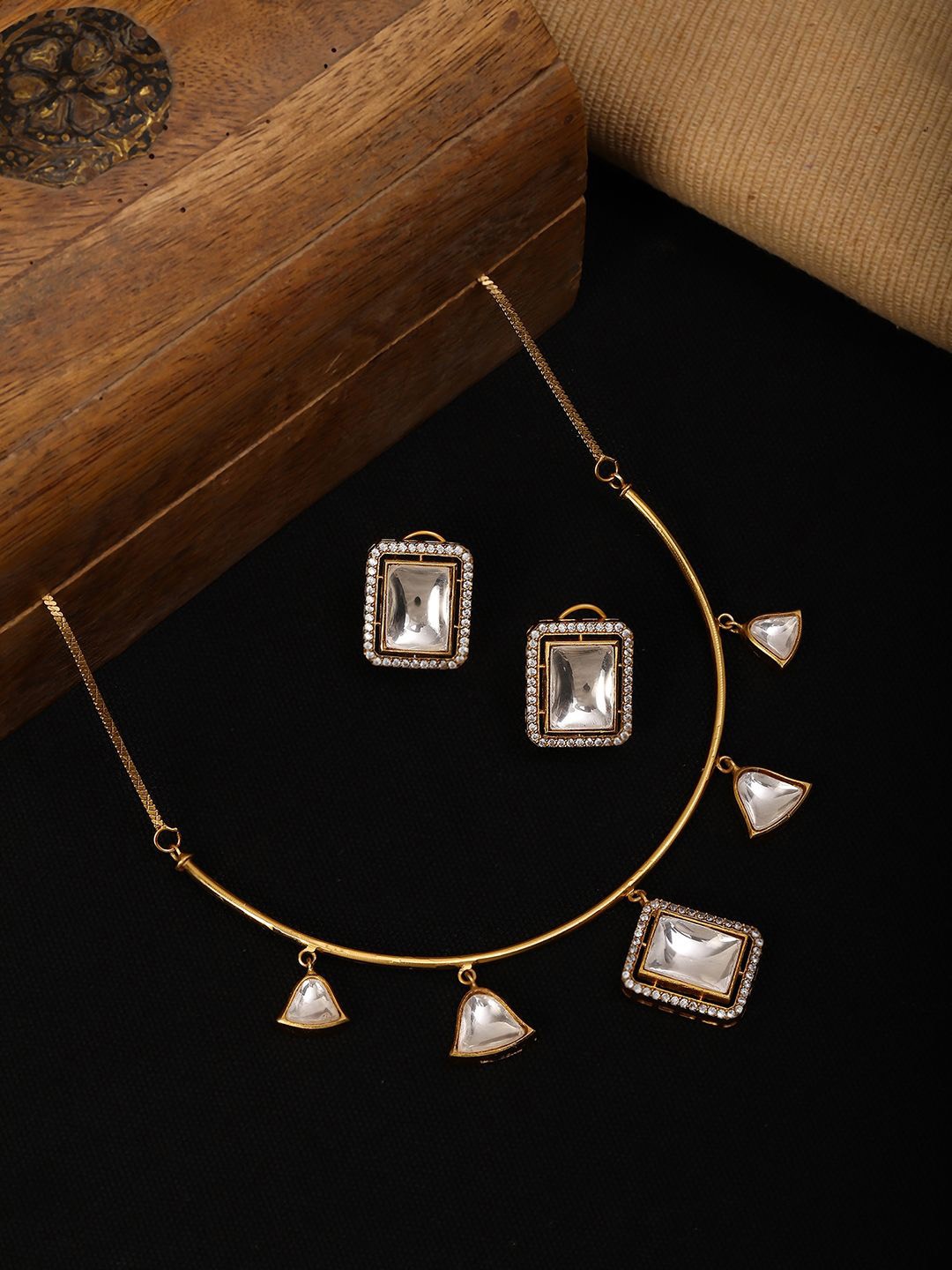 

Ruby Raang Gold-Plated Square Kundan Stone Studded Jewellery Set