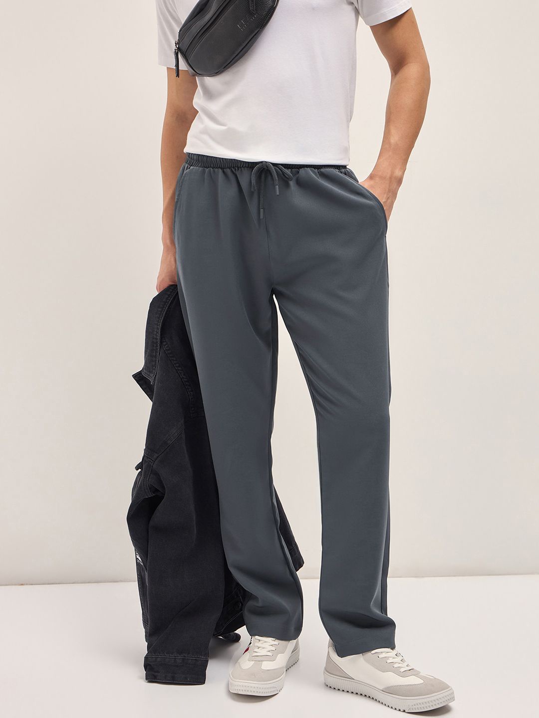 

THE BEAR HOUSE Men Straight Fit Pleated Trouser, Grey