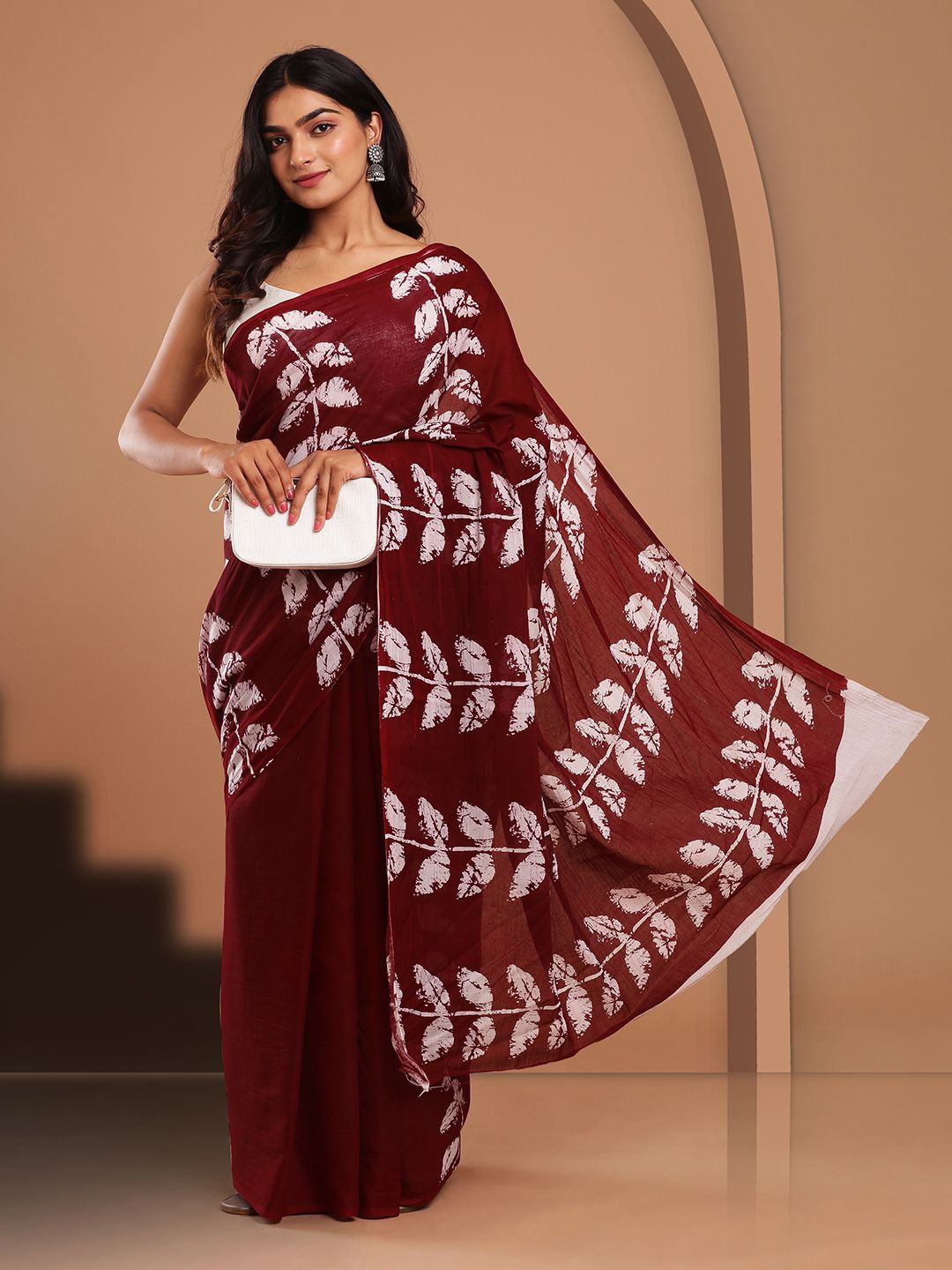 

Kalyan Silks Women Floral Printed Dabu Saree, Maroon