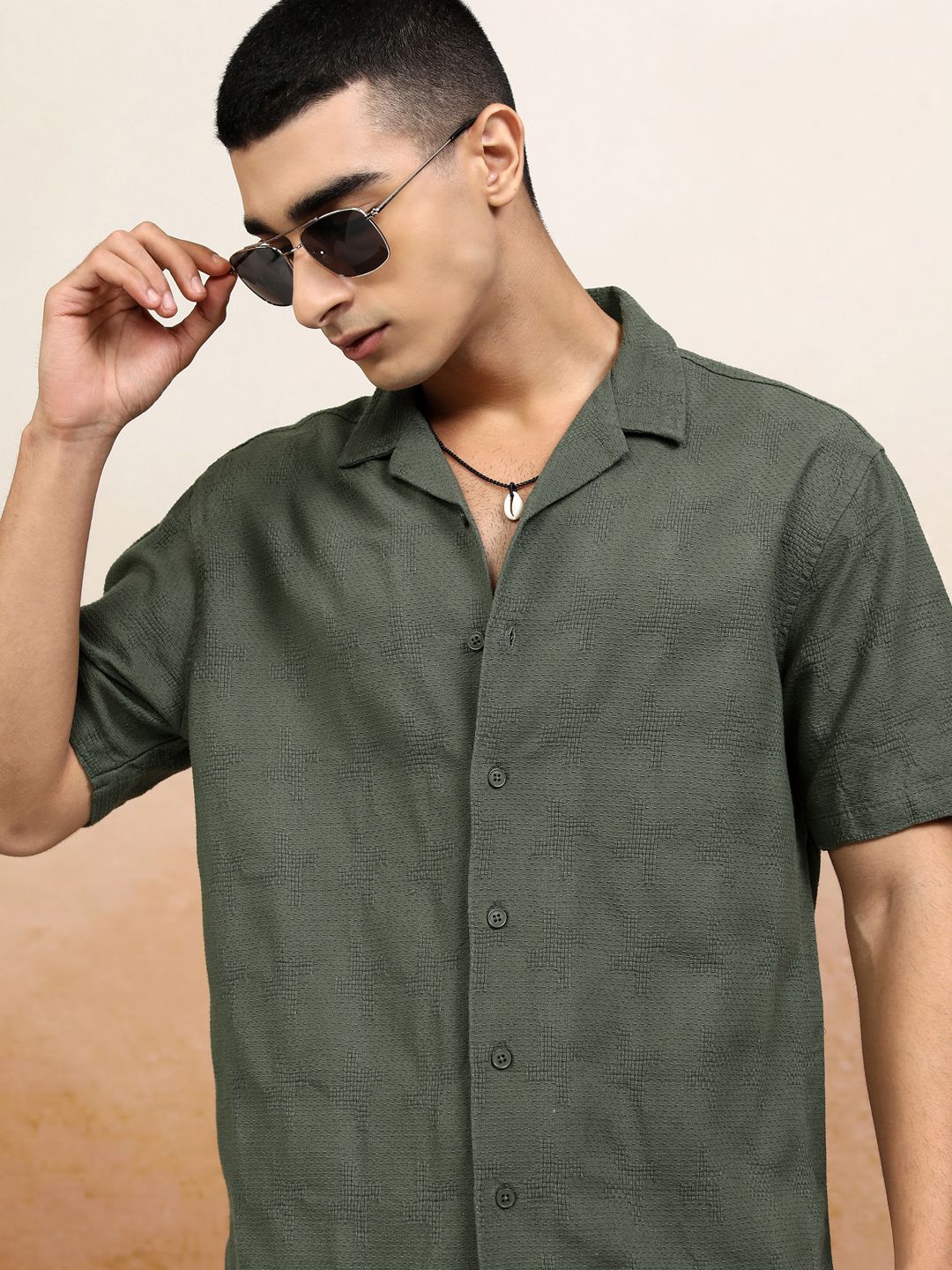 

HIGHLANDER Men Olive Mocklino Dobby Textured Solid Cuban Collar Relaxed Shirt