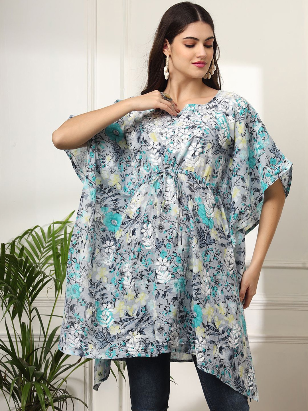 

The Chikan Label Floral Embroidered Chikankari Extended Sleeves Cotton Kaftan Kurta, Green