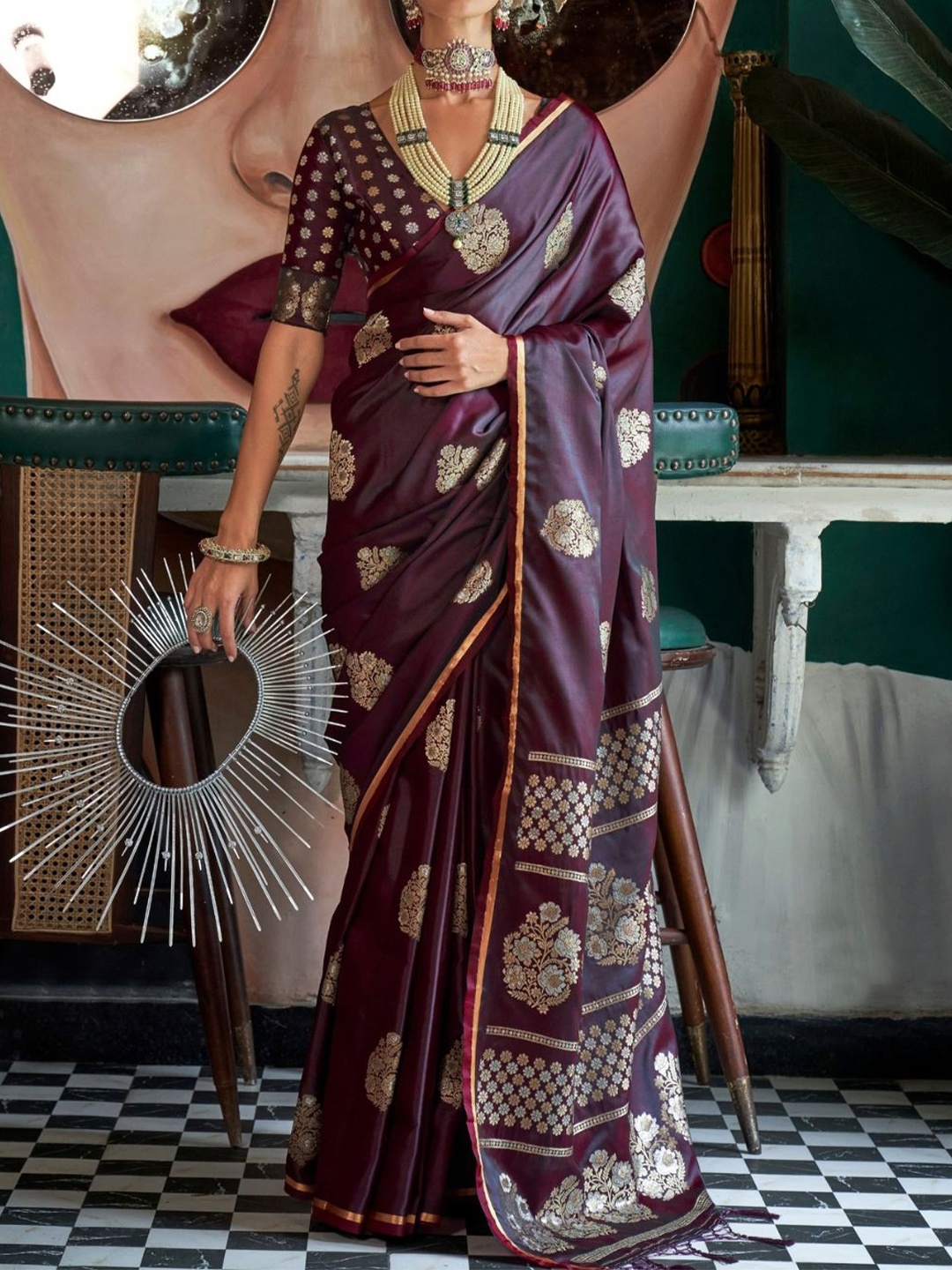 

DEVATITHI Woven Design Zari Satin Saree, Maroon