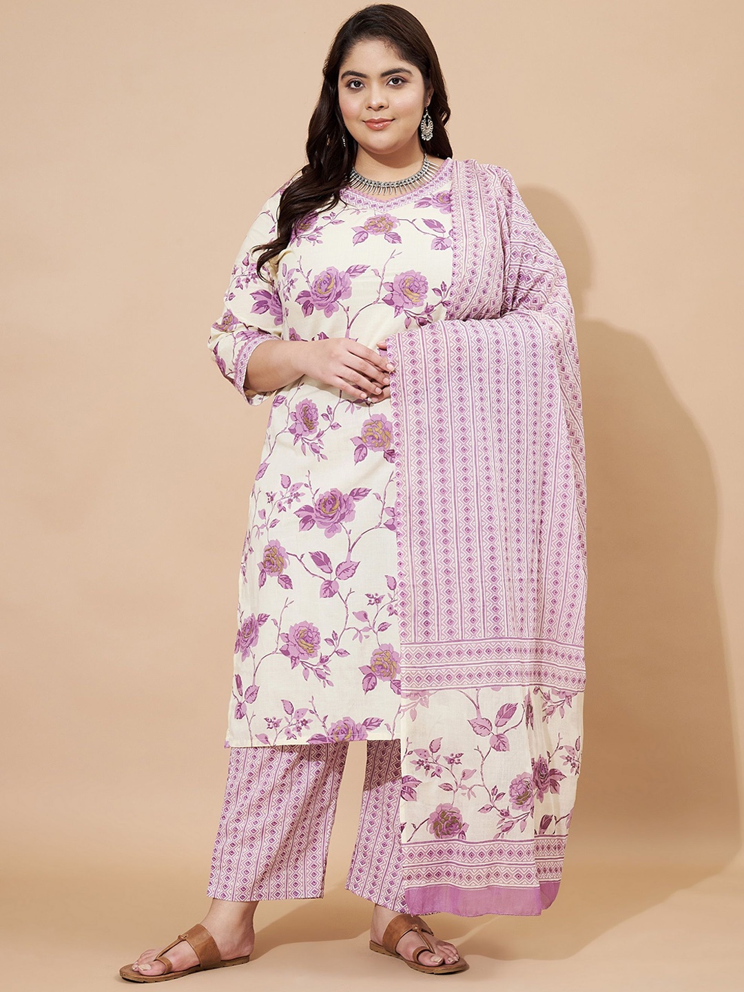 

Vbuyz Purple Floral Printed Round Neck Regular Kurta With Trouser With Dupatta