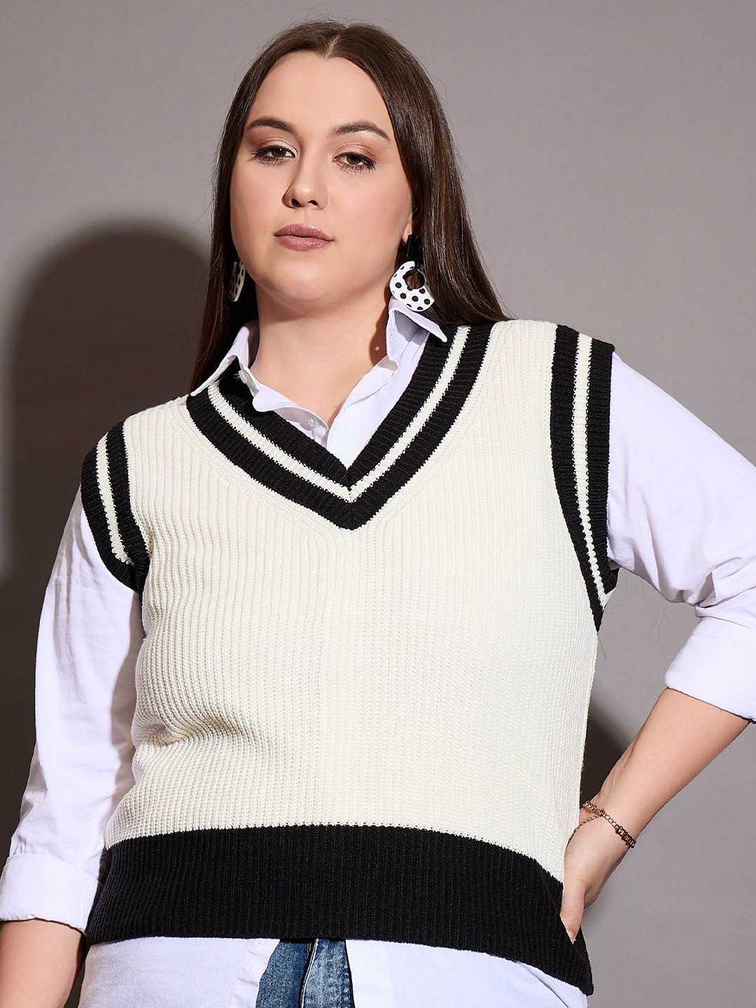 

SASSAFRAS Curve Women Plus Size Striped V-Neck Sweater Vest, Black