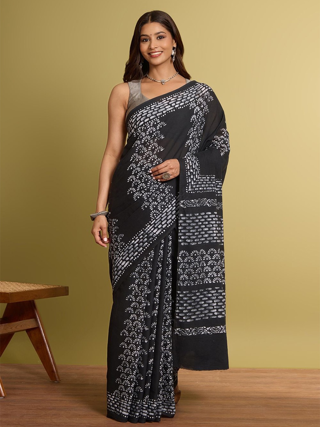 

Taneira Batik Printed Pure Cotton Saree, Black