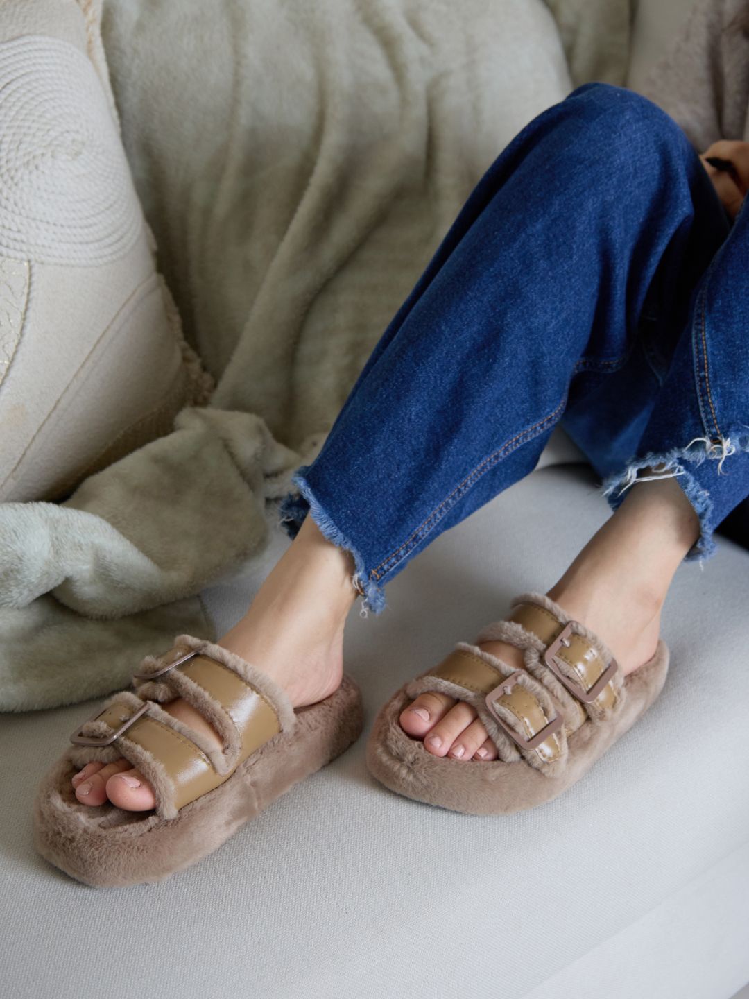 

CAI Women Open Toe Flats, Brown
