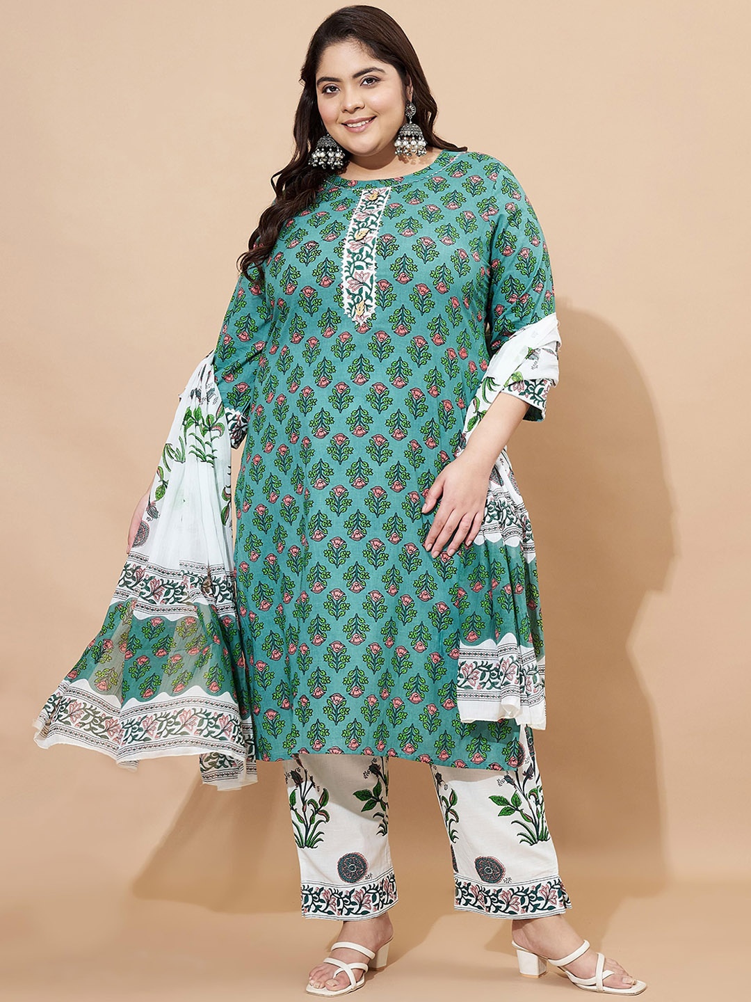 

Vbuyz Green Floral Printed Round Neck Regular Straight Kurta With Trouser With Dupatta