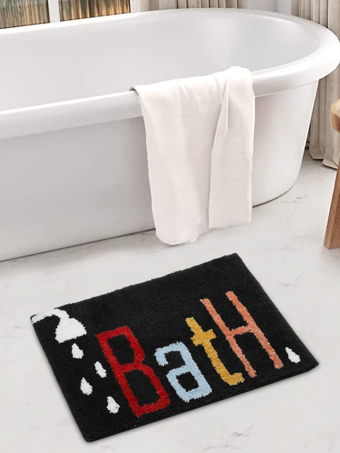 

FABINALIV Black & Red Patterned 1600 GSM Bath Rug