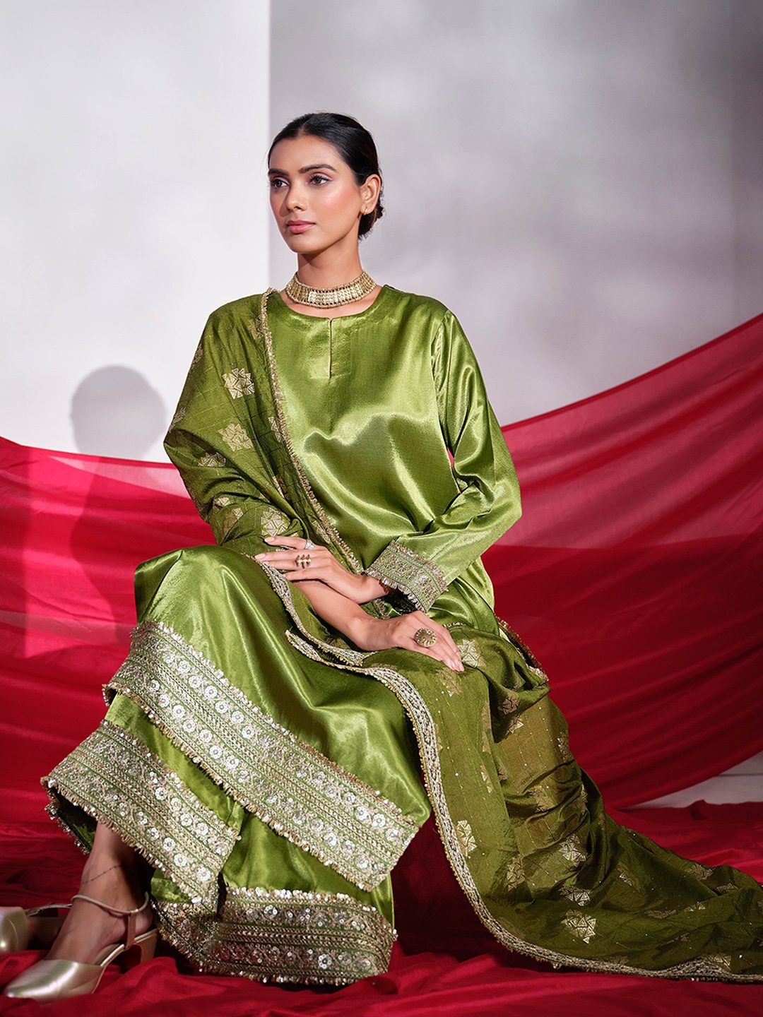 

Sangria Green Keyhole Neck Long Sleeves Sequinned Velvet Kurta With Palazzo With Dupatta