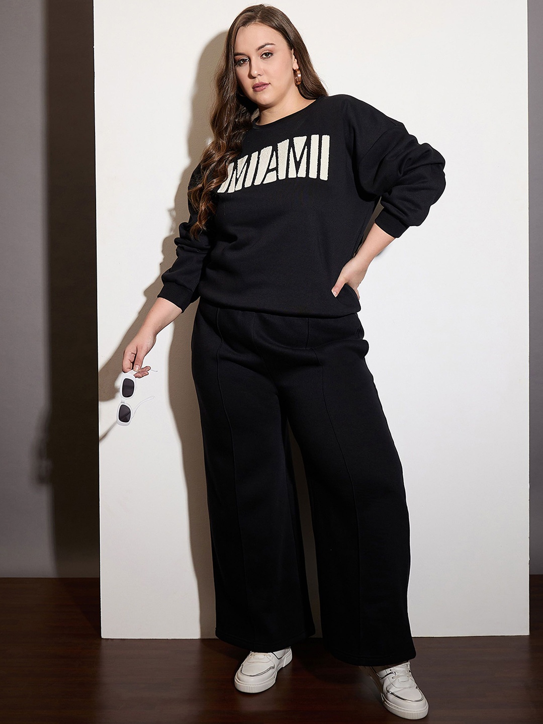 

SASSAFRAS Curve Black Plus Size Round Neck Typography Printed Casual Sweatshirt & Trousers